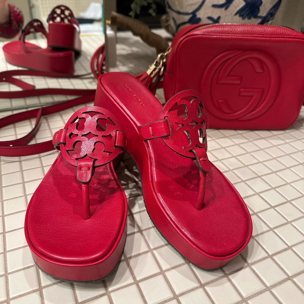 Tory Burch sandals excellent condition Red slip on